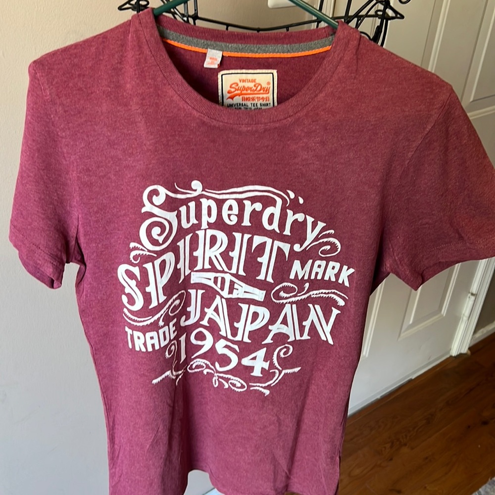 Mens Superdry T-shirt size small brand new never worn.